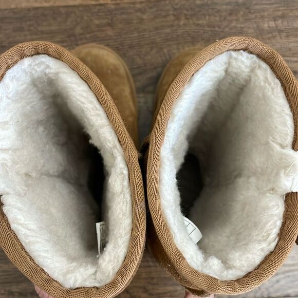 Girls Koolaburra Bow boots. Chestnut. Sz 4. - Picture 5 of 7